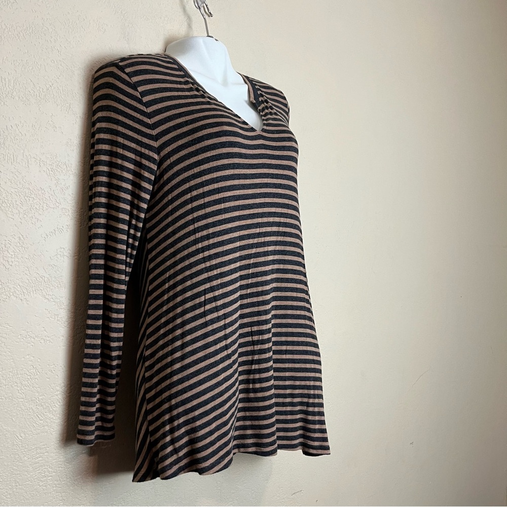 Cabi 3629 Womens Slant Tunic Top Shirt size Medium Long Sleeve Tan Black Striped